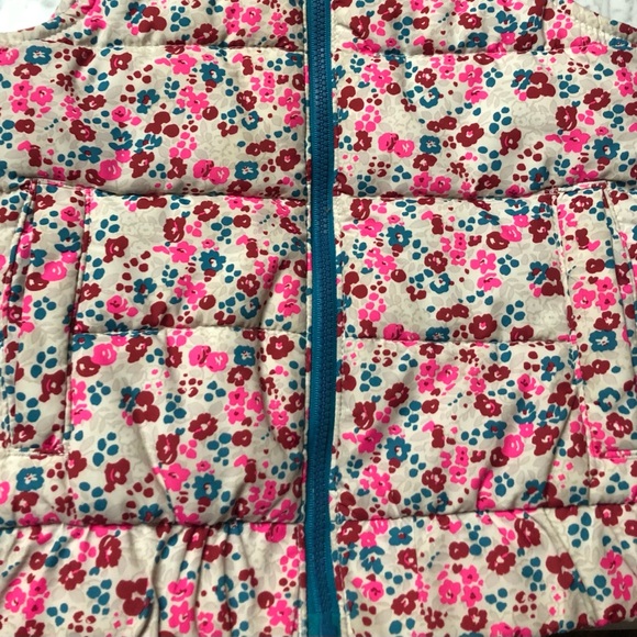 Genuine Kids by Oshkosh Puffer Floral Vest!!! - Picture 2 of 7